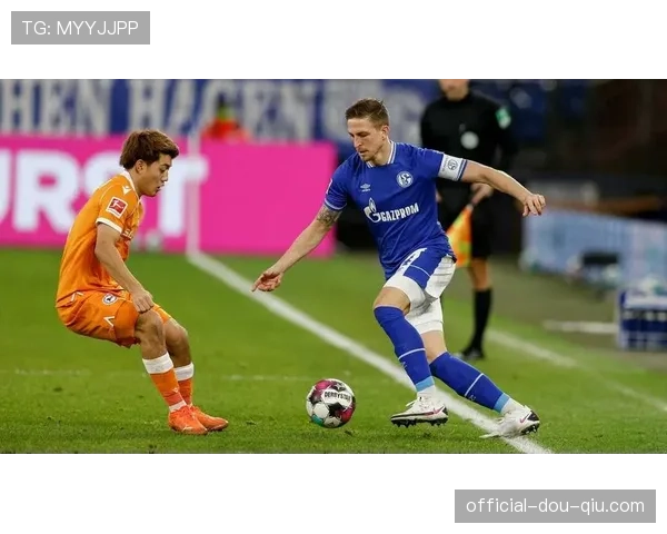 闪电进球！沙尔克04开场11秒由前锋远射得手，1-0